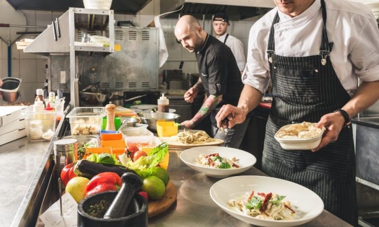 A Look Into Modern Cooking Services: Trends and Benefits